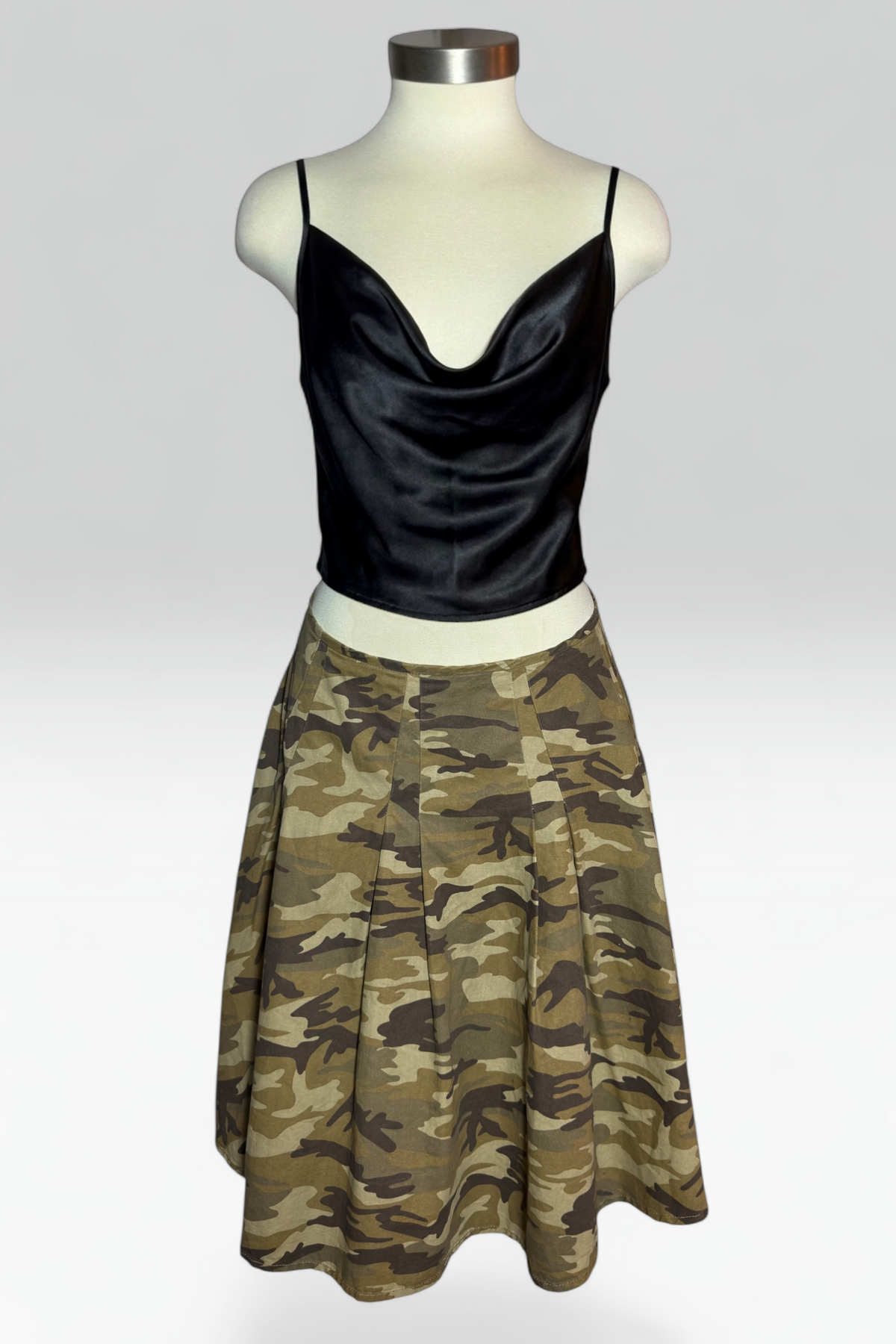 Coming soon: Language camo pleated skirt | Japanese secondhand
