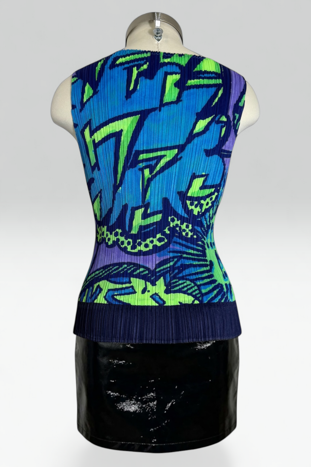 Pleats Please Issey Miyake Comic Print Pleated Sleeveless Top | Japanese Secondhand